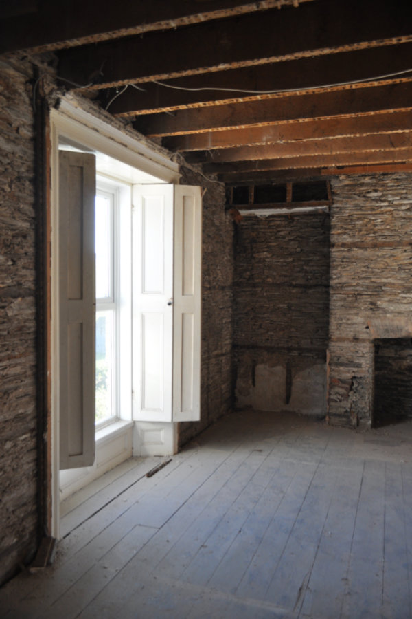 Taper House, kitchen table